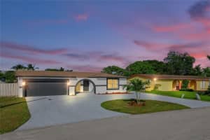 8649 W Long Acre Dr, Miramar 8649 W Long Acre Dr, Miramar