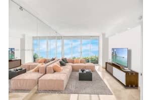 21205 Yacht Club Dr 507, Aventura