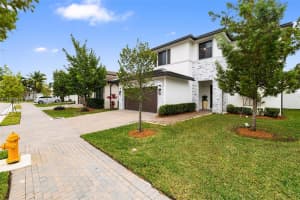 8086 Nw 47th Ter Doral, FL 33166 - MLS#A11955910