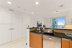 1060 Brickell Ave 2207 Miami, FL 33131 - MLS#A11956098