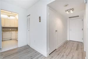 3625 N Country Club Dr 901, Aventura