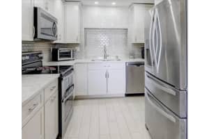 8520 Nw 10th St Pembroke Pines, FL 33024 - MLS#A11956247