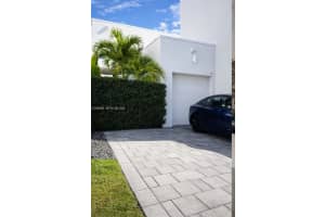 6674 Nw 102nd Path 6674 Doral, FL 33178 - MLS#A11956368