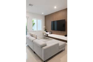 6674 Nw 102nd Path 6674 Doral, FL 33178 - MLS#A11956368