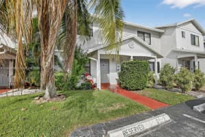 10431 Nw 3rd St, Pembroke Pines