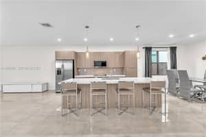 10250 Nw 76th Ter Doral, FL 33178 - MLS#A11956481