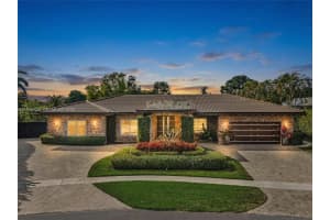 16380 Paddock Ln, Weston