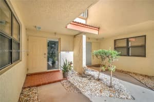 3405 Emerald Oaks Dr 207 Hollywood, FL 33021 - MLS#A11956719