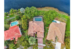 637 Lake Blvd Weston, FL 33326 - MLS#A11956755