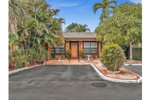 2350 Elm Ct Pembroke Pines, FL 33026 - MLS#A11956761