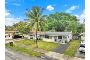 7021 Sw 19th Pl, North Lauderdale