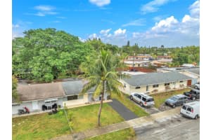 7021 Sw 19th Pl North Lauderdale, FL 33068 - MLS#A11956860