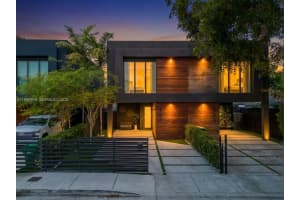 255 Nw 39th St, Miami