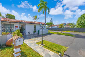 9466 Sw 6th Ln Miami, FL 33174 - MLS#A11956990