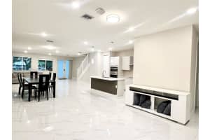 10420 Nw 67th St 10420 Doral, FL 33178 - MLS#A11957056