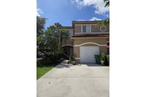 7662 N Southwood Cir 7662 Davie, FL 33328 - MLS#A11957138