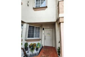 8330 Nw 10th St 10i, Miami