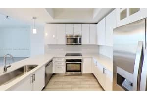 999 Sw 1st Ave 1617, Miami