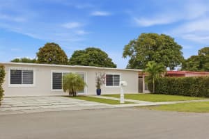 941 E 16th Pl Hialeah, FL 33010 - MLS#A11957423