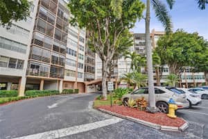 1400 Saint Charles Pl 204 Pembroke Pines, FL 33026 - MLS#A11957457