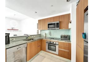 1050 Brickell Ave 2722, Miami