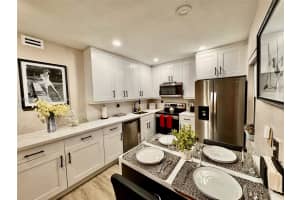 1423 Holly Heights Dr 19 Fort Lauderdale, FL 33304 - MLS#A11957554