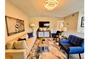 1423 Holly Heights Dr 19 Fort Lauderdale, FL 33304 - MLS#A11957554