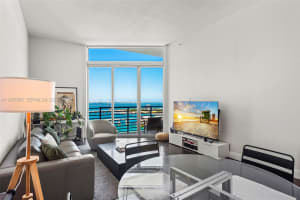 335 S Biscayne Blvd Uph-10 Miami, FL 33131 - MLS#A11957556