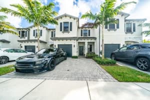492 Nw 203rd Ter, Miami Gardens