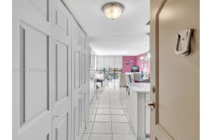 3675 N Country Club Dr 609, Aventura