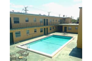 1975 Ne 135th St 3c, North Miami