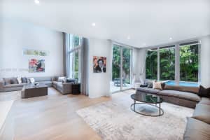 335 W 46th St Miami Beach, FL 33140 - MLS#A11957723