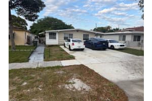 34 Sw 5th St 2 Hallandale Beach, FL 33009 - MLS#A11957842