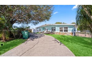 170 Poinsettia Cir Ne Port Charlotte, FL 33952 - MLS#A11957870