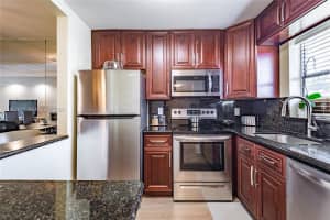 9355 Sw 8th St 105 Boca Raton, FL 33428 - MLS#A11957871