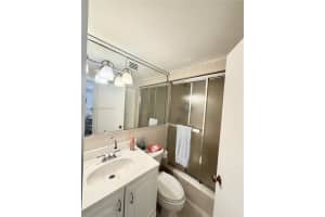 999 Brickell Bay Dr 1905 Miami, FL 33131 - MLS#A11957925