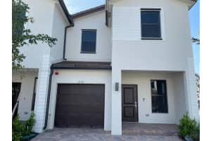 212 Sw 159th Ter 0 Pembroke Pines, FL 33027 - MLS#A11958069