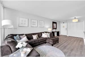 830 Nw 87t Ave 303 Miami, FL 33172 - MLS#A11958096