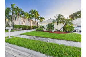1251 Wilshire Circle, Pembroke Pines, FL 33027 - MLS#A11958210