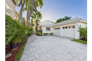 1251 Wilshire Circle, Pembroke Pines, FL 33027 - MLS#A11958210