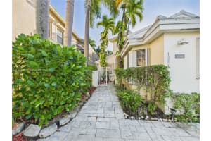 1251 Wilshire Circle, Pembroke Pines, FL 33027 - MLS#A11958210
