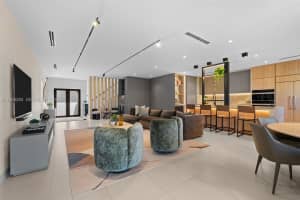 1077 Golden Cane Dr Weston, FL 33327 - MLS#A11958283