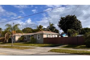 1825 N 24th Ave Hollywood, FL 33020 - MLS#A11958536