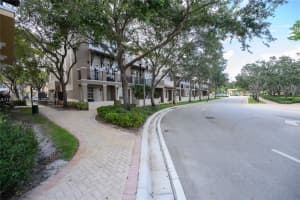 430 147th Ave , Pembroke Pines, FL 33027 - MLS#A11958910