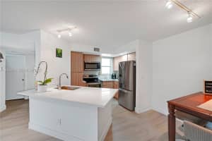 437 Vista Isles Dr 2217 Sunrise, FL 33325 - MLS#A11959038