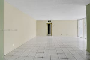 942 NE 199th St #2F, Miami, FL 33179, - MLS#A11959051