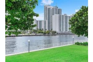 1000 Parkview Dr 224 Hallandale Beach, FL 33009 - MLS#A11959061