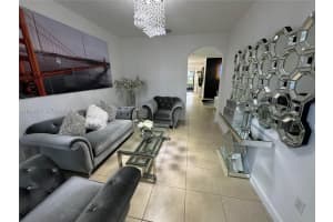 8905 Nw 98th Ave 8905 Doral, FL 33178 - MLS#A11959071