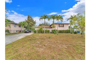 1355 Ne 200th Ter, Miami