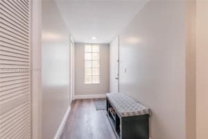 402 Lakeview Dr 201 Weston, FL 33326 - MLS#A11959319